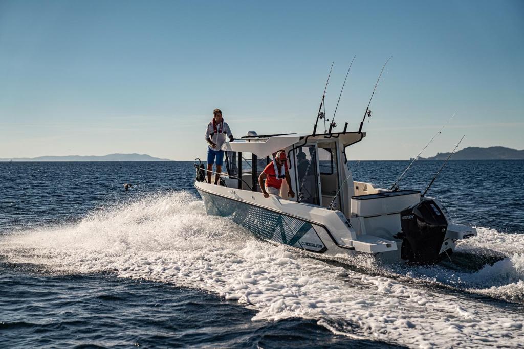 Captur 805 Pilothouse Captur 805 Pilothouse