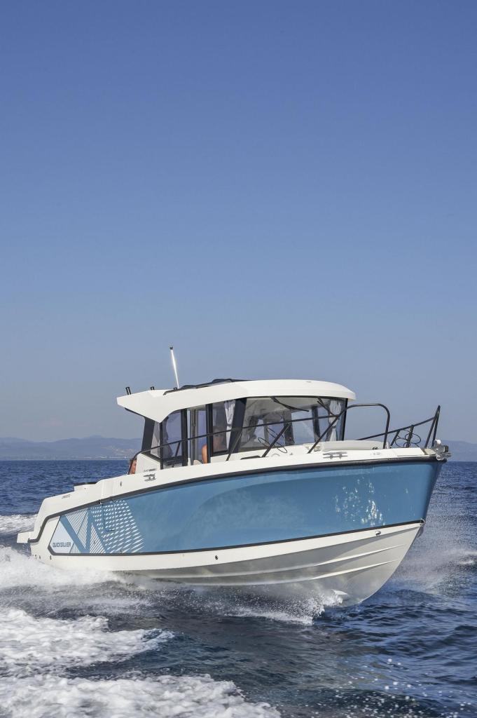 Captur 805 Pilothouse Captur 805 Pilothouse