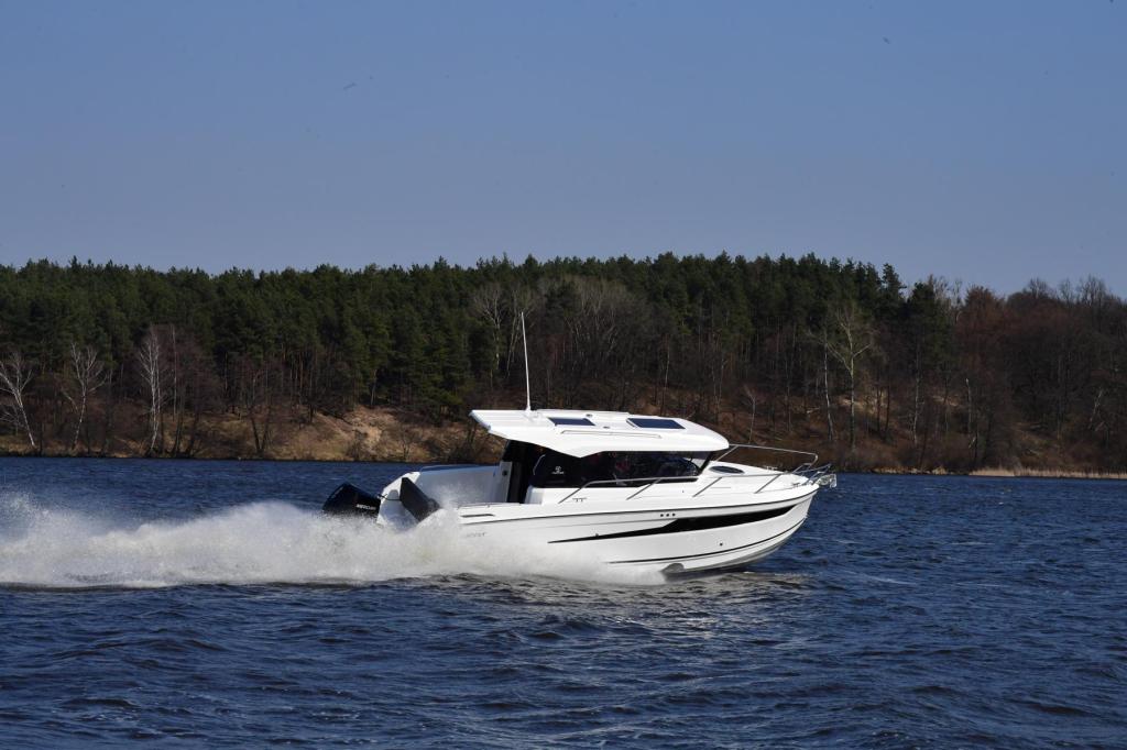 790 Explorer inkl. 200 PS und Trailer