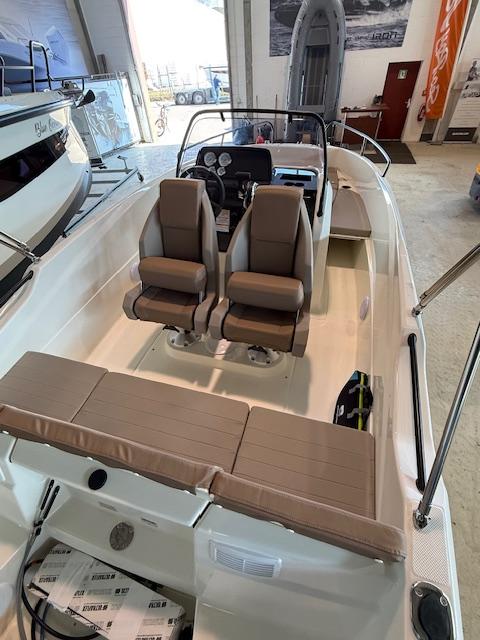 Activ 555 Open mit 80PS Activ 555 Open mit 80PS