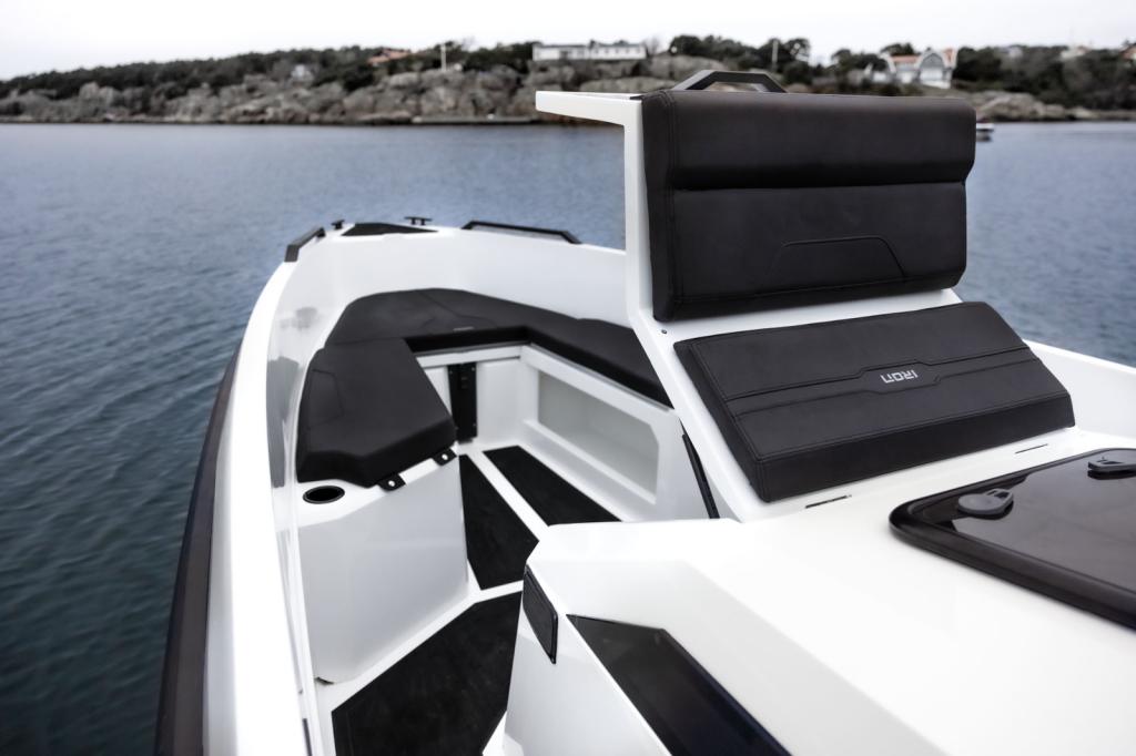 907 Coupe mit 300 PS und Trailer