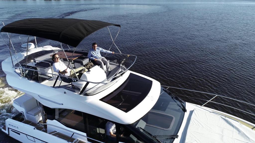 Monaco 110 Flybridge 2 x 200 PS Monaco 110 Flybridge 2 x 200 PS