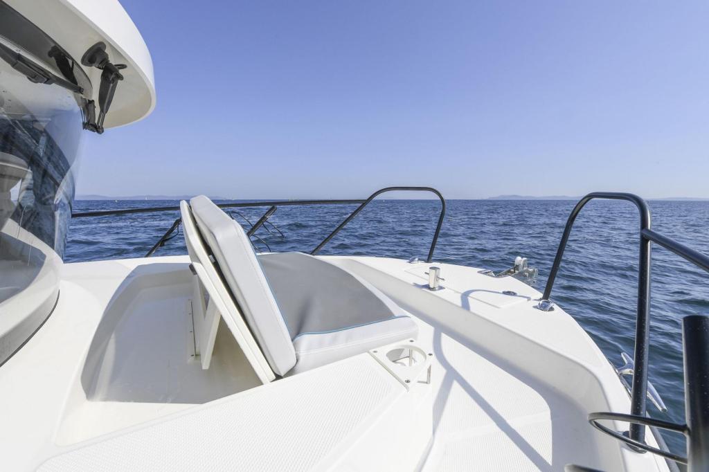 Captur 805 Pilothouse Captur 805 Pilothouse