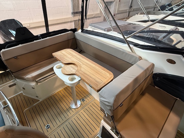 Quicksilver Activ 755 Cruiser mit Mercury 250PS Lagerboot