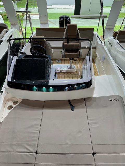 Activ 605 Sundeck 150 PS MESSEBOOT