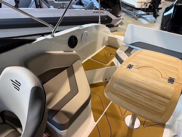 V20 Bowrider Outboard 200PS