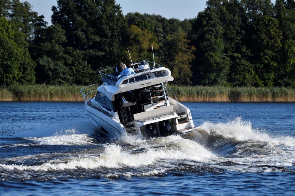 Monaco 110 Flybridge 2 x 200 PS Monaco 110 Flybridge 2 x 200 PS