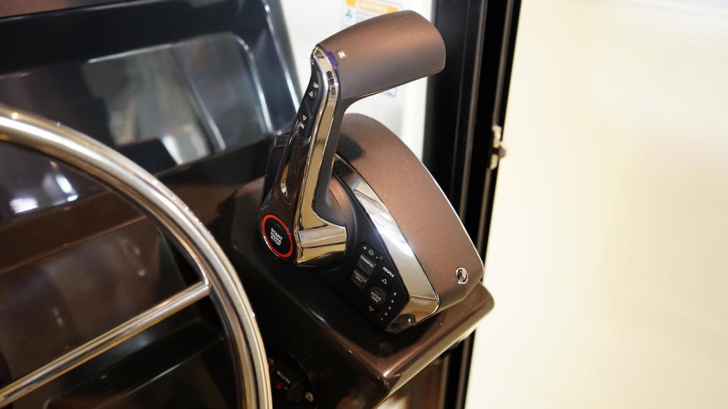 Captur 805 Pilothouse mit 300 PS Captur 805 Pilothouse mit 300 PS