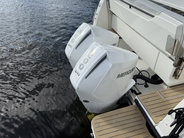 Quicksilver Activ 905 Weekend mit 2x Mercury F200 PS V6