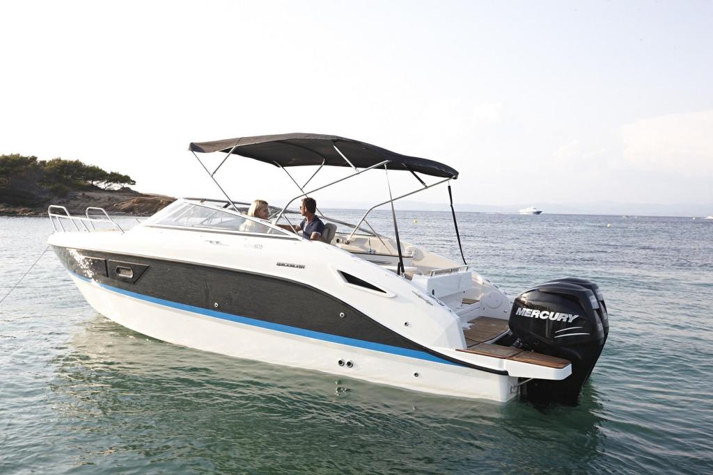 Activ 805 Cruiser mit 175PS und Trailer Activ 805 Cruiser mit 175PS und Trailer