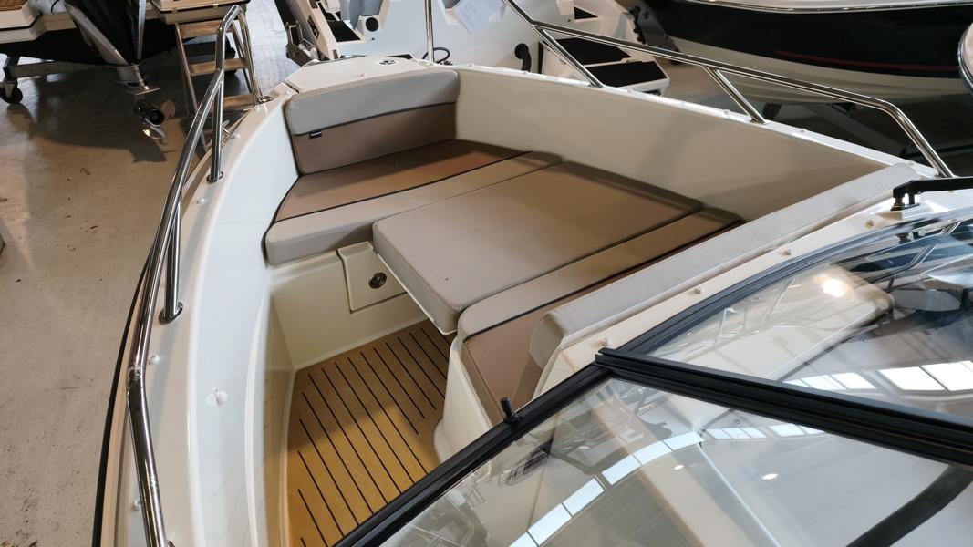 Quicksilver 675 Bowrider mit Mercury 175 PS V6 Lagerboot