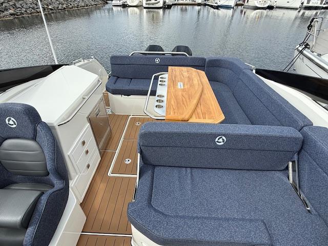 910 Odyssey mit 2x 250PS MESSEBOOT 910 Odyssey mit 2x 250PS MESSEBOOT