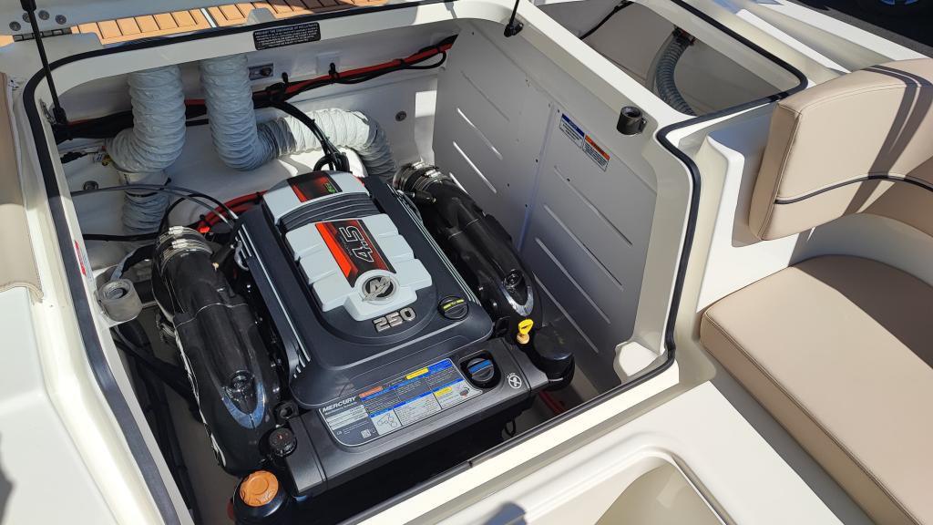 VR5 Bowrider