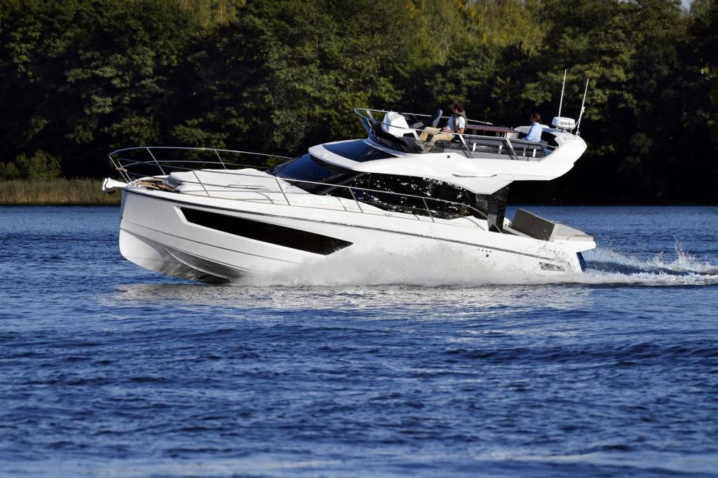 Monaco 110 Flybridge 2 x 200 PS Monaco 110 Flybridge 2 x 200 PS