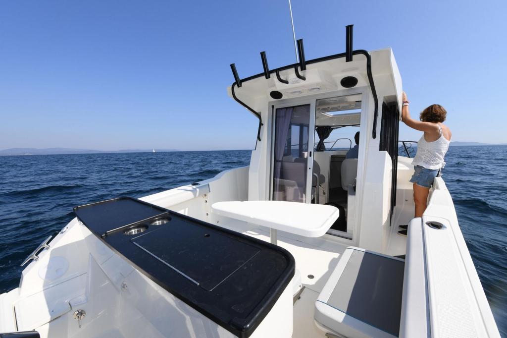 Captur 805 Pilothouse Captur 805 Pilothouse