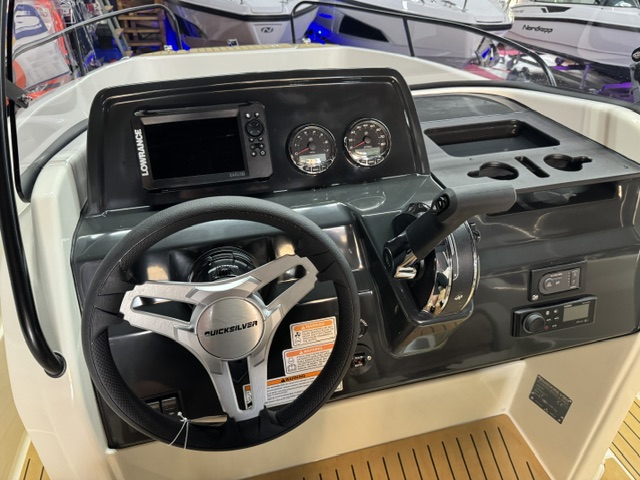 Quicksilver Activ 605 Open mit Mercury 150PS Lagerboot