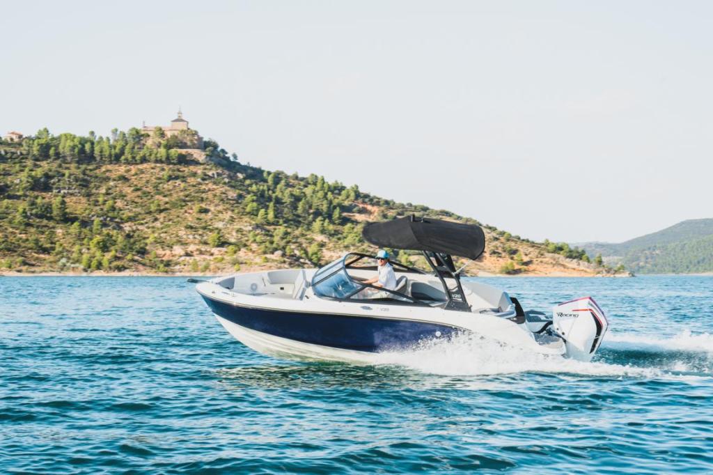 V20 Bowrider Outboard 200PS