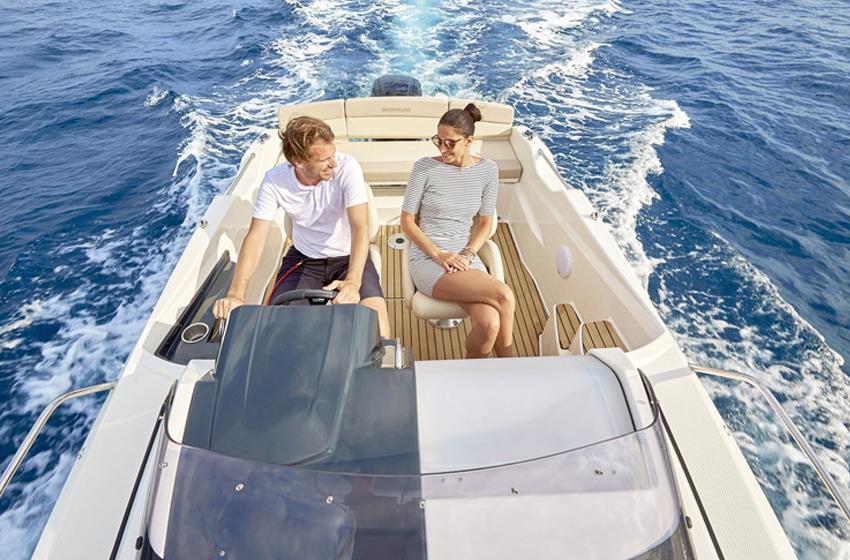 555 Cabin mit 80PS und Trailer 555 Cabin mit 80PS und Trailer