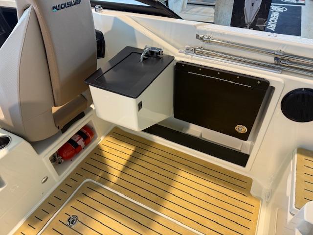 Activ 675 Bowrider mit 175 PS