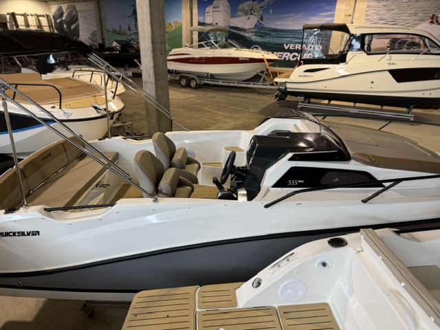 Quicksilver Activ 555 Cabin mit 80PS Lagerboot #004