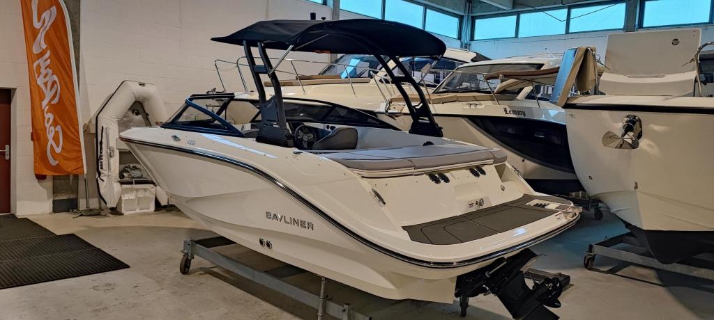 V20i Bowrider mit MerCruiser 4,5L 250PS V20i Bowrider mit MerCruiser 4,5L 250PS