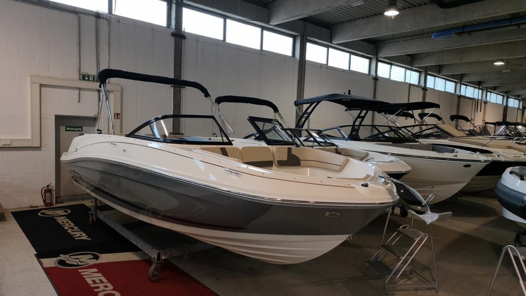 Bayliner VR6 Bowrider mit Mercury 175 PS, Lagerboot