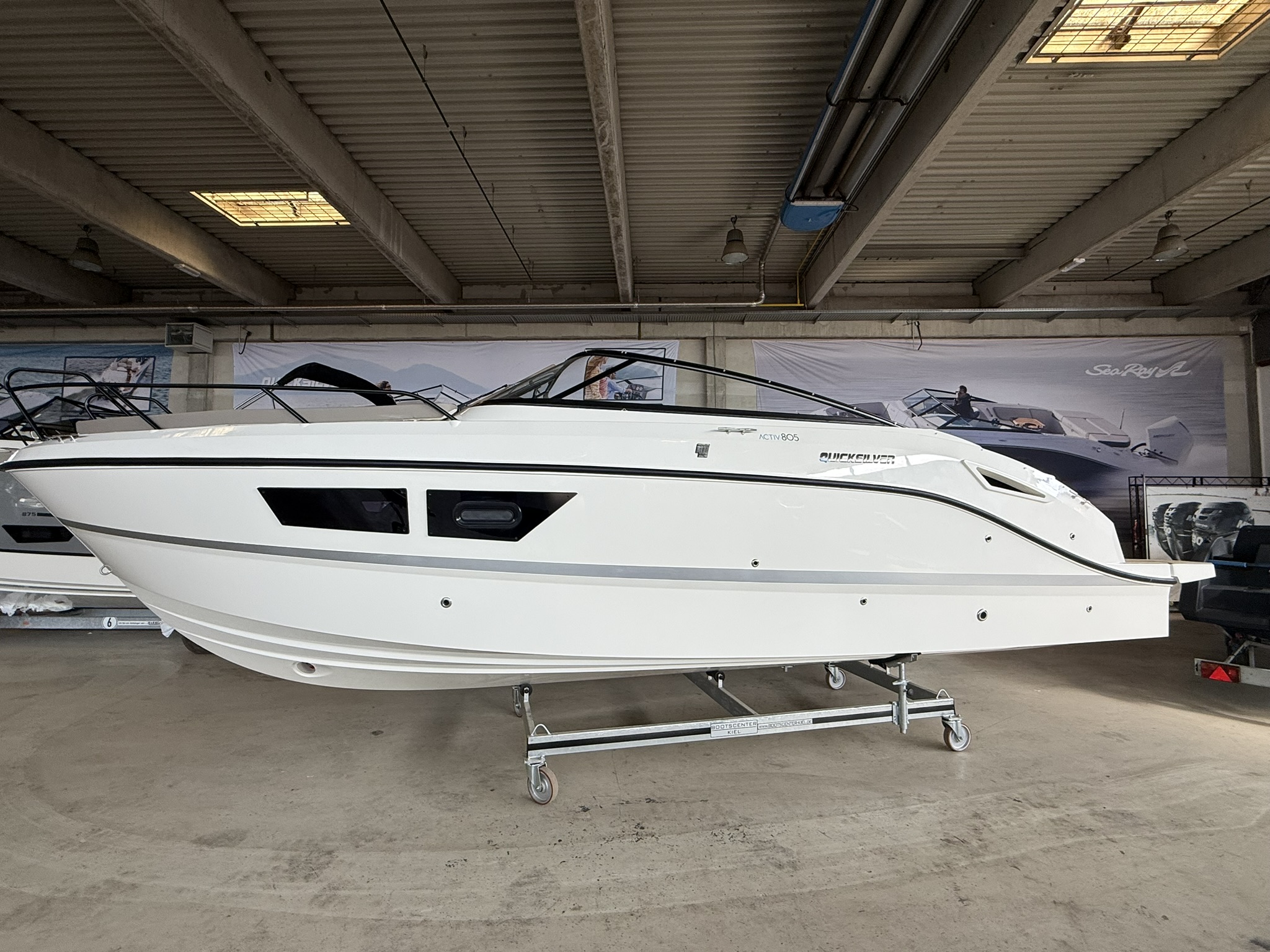 Quicksilver Activ 805 Cruiser mit Mercury 250PS Lagerboot 