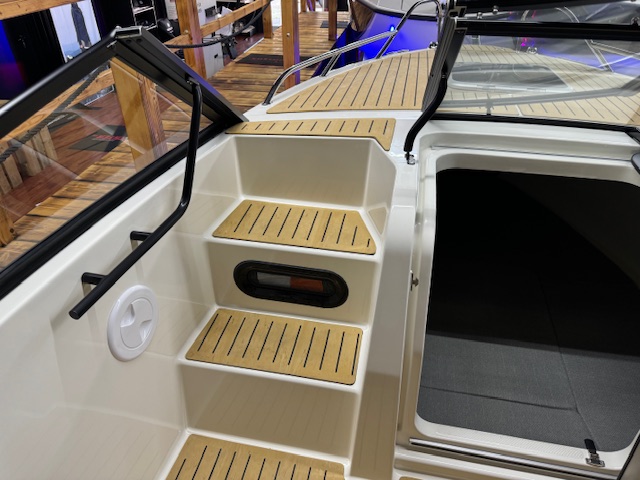 Quicksilver Activ 605 Cruiser mit Mercury 115 PS ProXS Lagerboot