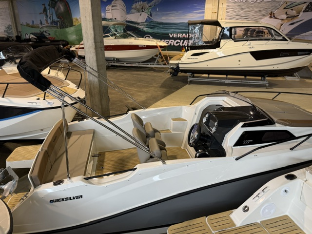 Quicksilver Activ 555 Cabin mit 15PS Lagerboot #004