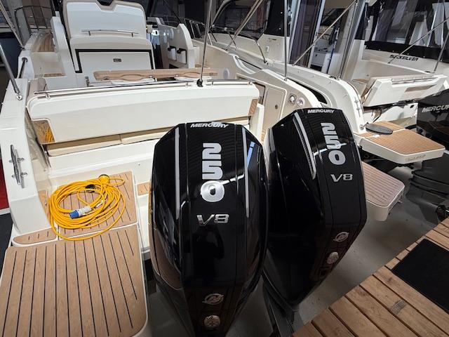 _Quicksilver_Activ_875_Sundeck_mit_2x_F250_ JOYSTICK