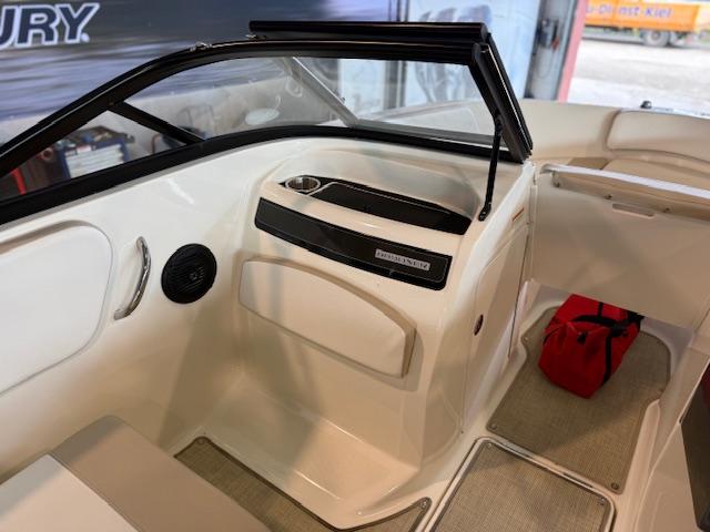 VR5 Bowrider