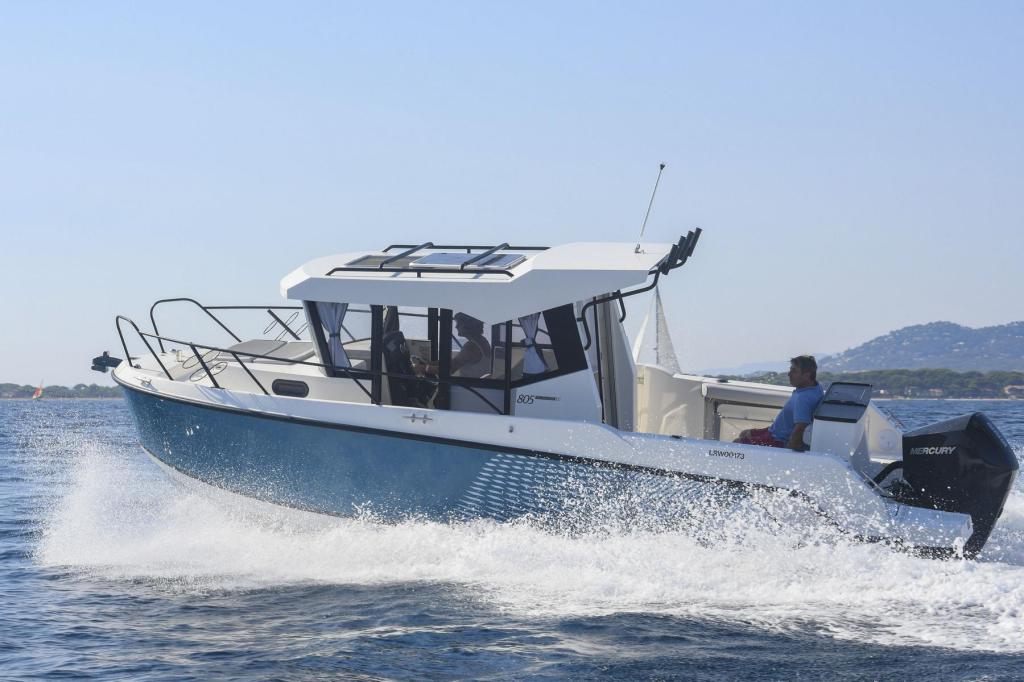 Captur 805 Pilothouse Captur 805 Pilothouse