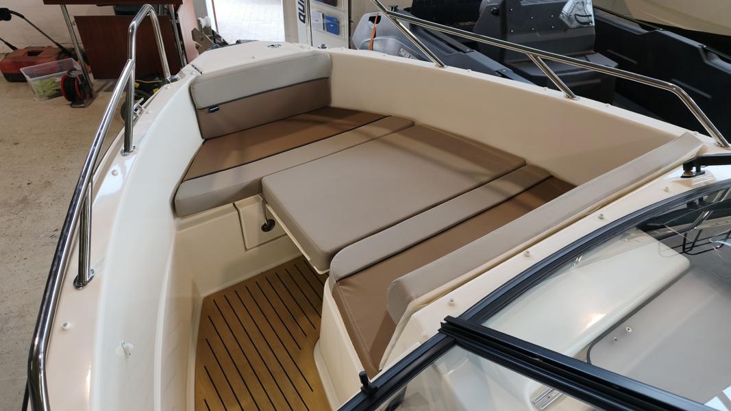 Quicksilver 675 Bowrider mit Mercury 175 PS V6 Lagerboot