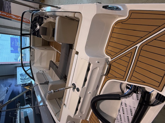 VR4 Bowrider Outboard mit 115PS Lagerboot #2786774