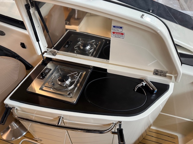 Quicksilver Activ 755 Cruiser mit Mercury 250PS Lagerboot