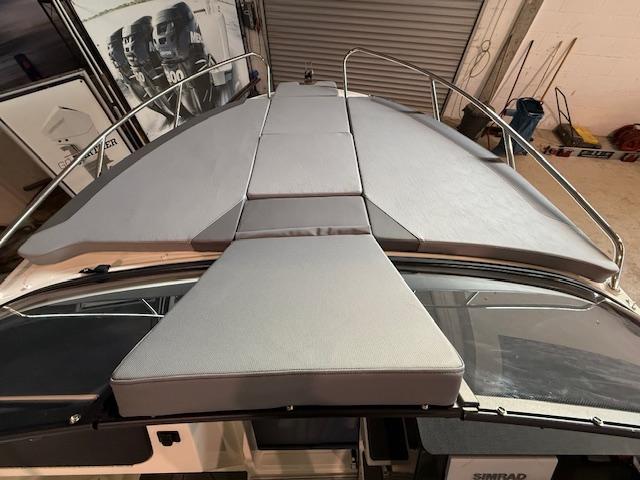 C21i Cuddy IB Premiere C21i Cuddy IB Premiere