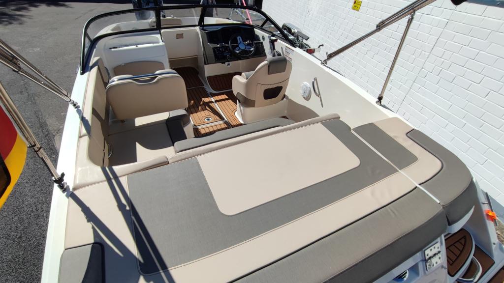 VR5 Bowrider