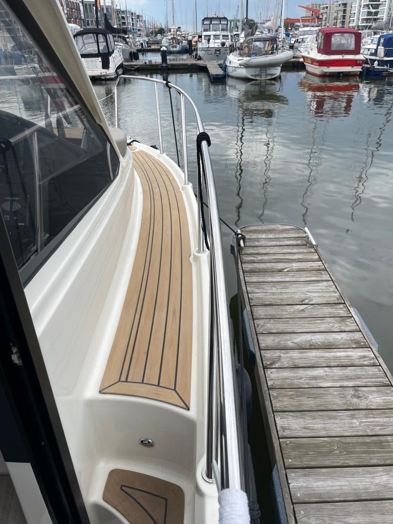 _Quicksilver_905_Weekend_300PS_V8 _Quicksilver_905_Weekend_300PS_V8