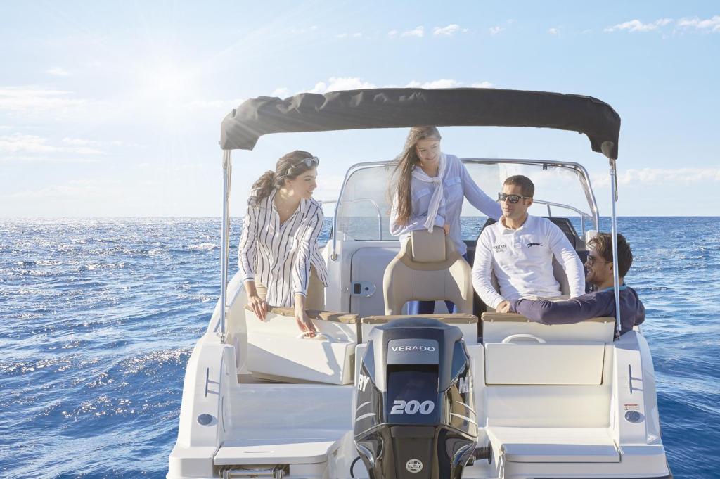 Activ 675 Sundeck mit 150 PS und Trailer