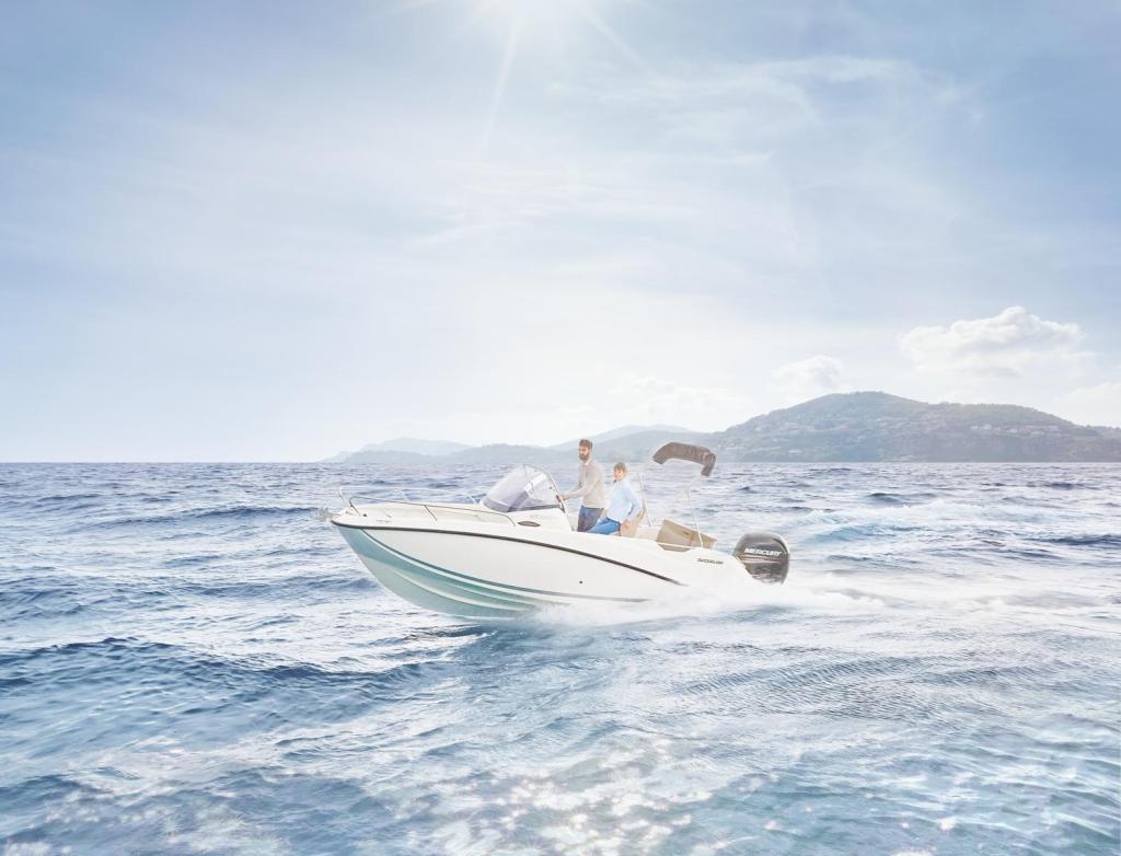 Activ 605 Sundeck