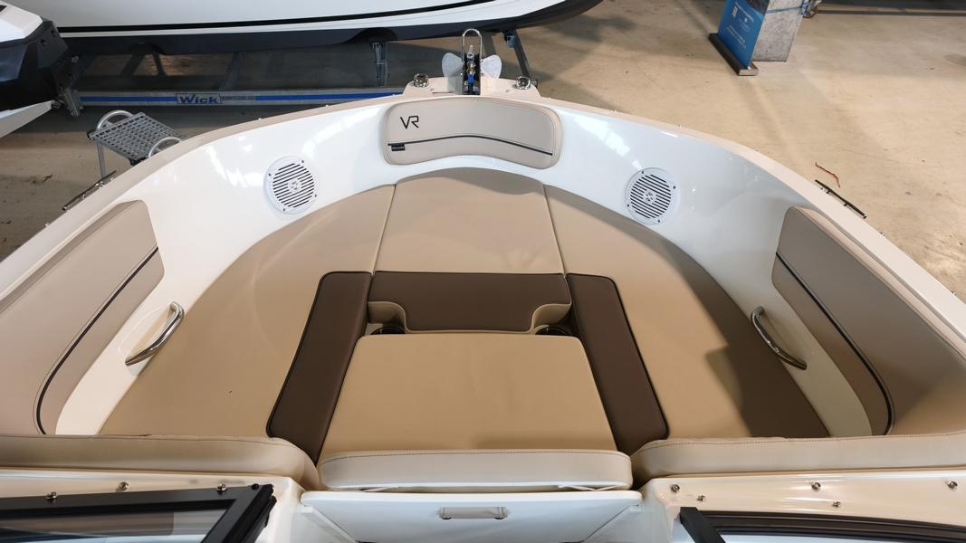 Bayliner VR6 Bowrider mit Mercury 175 PS, Lagerboot