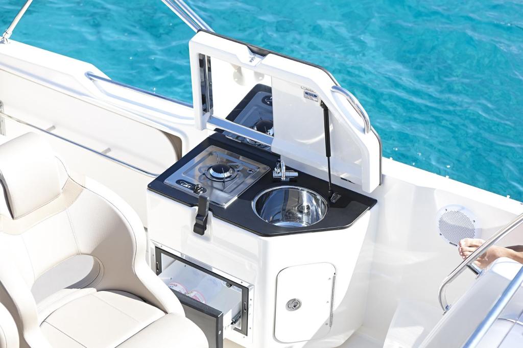 Activ 755 Sundeck mit 175 PS und Trailer Activ 755 Sundeck mit 175 PS und Trailer