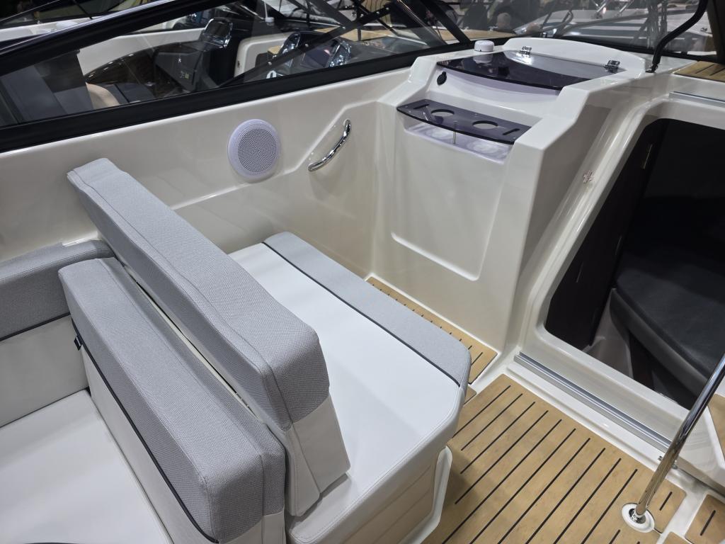 Activ 805 Cruiser mit 300PS