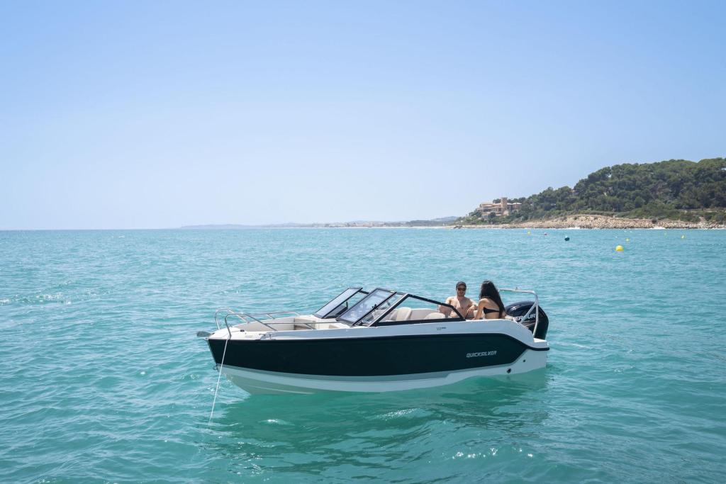 Activ 555 Bowrider mit 15PS inkl Trailer