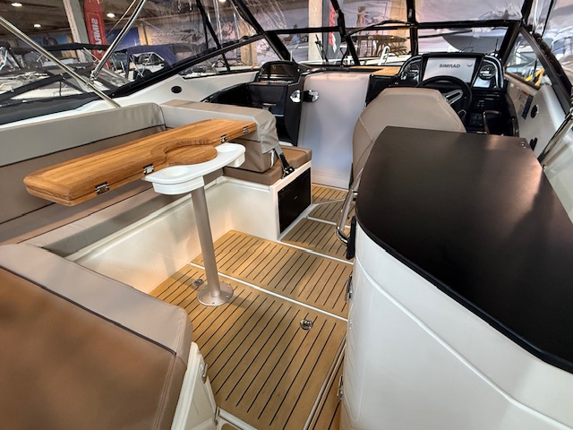 Quicksilver Activ 755 Cruiser mit Mercury 250PS Lagerboot