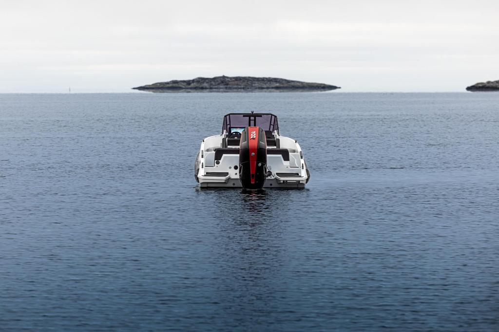 907 mit 300 PS und Trailer