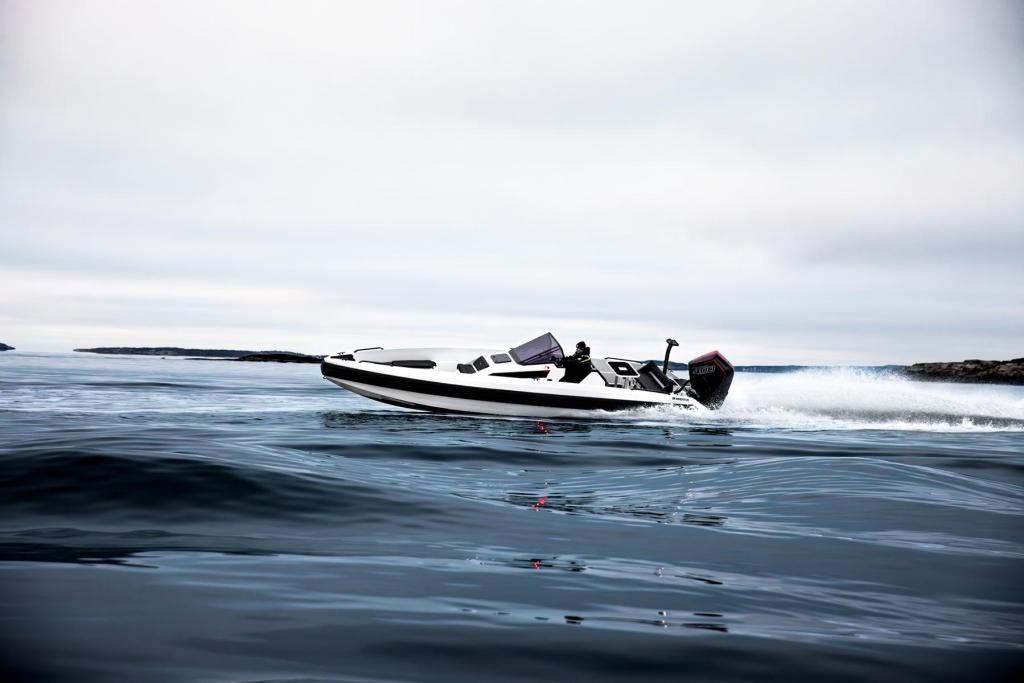 907 mit 300 PS und Trailer