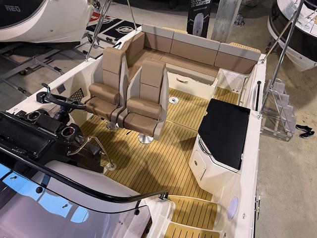 Activ 755 Sundeck mit 250 PS Activ 755 Sundeck mit 250 PS