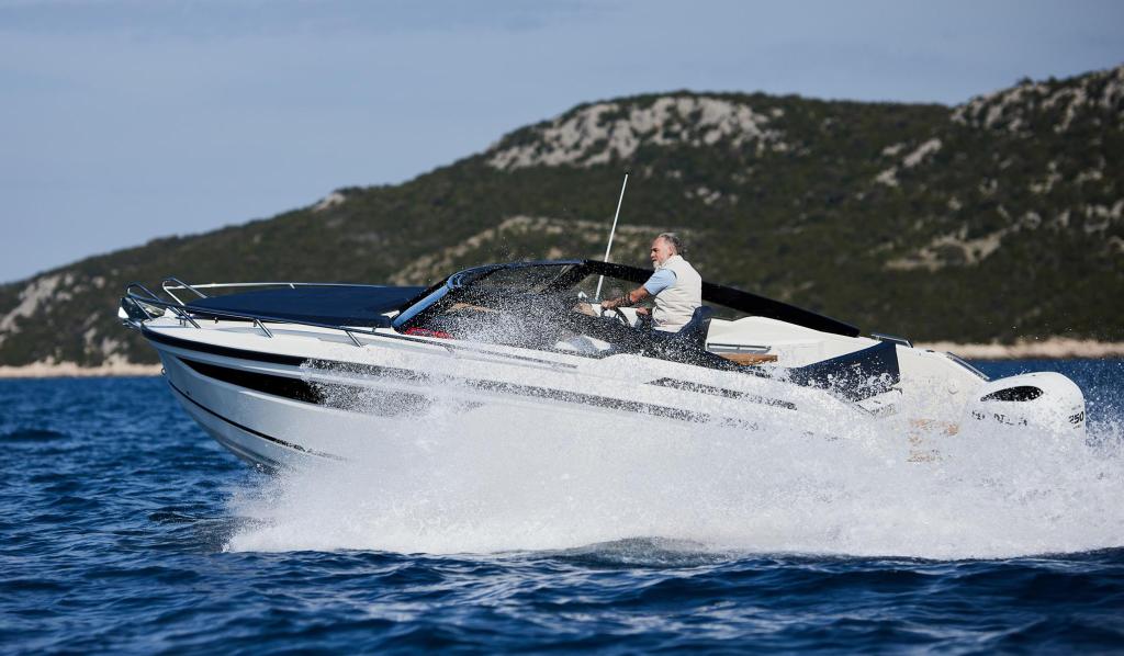 780 Escape inkl. 200 PS und Trailer