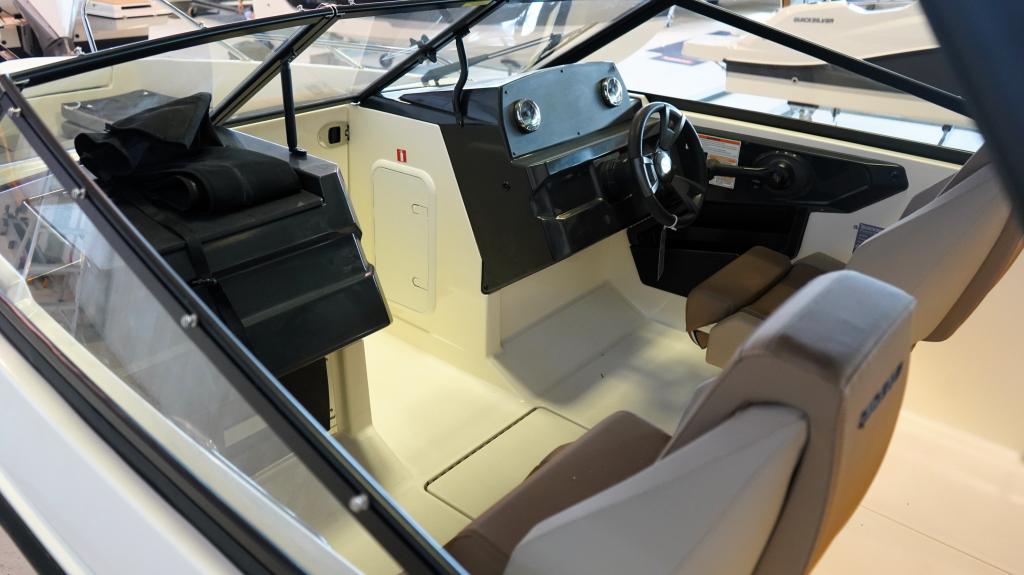 Activ 605 Bowrider mit 115 PS